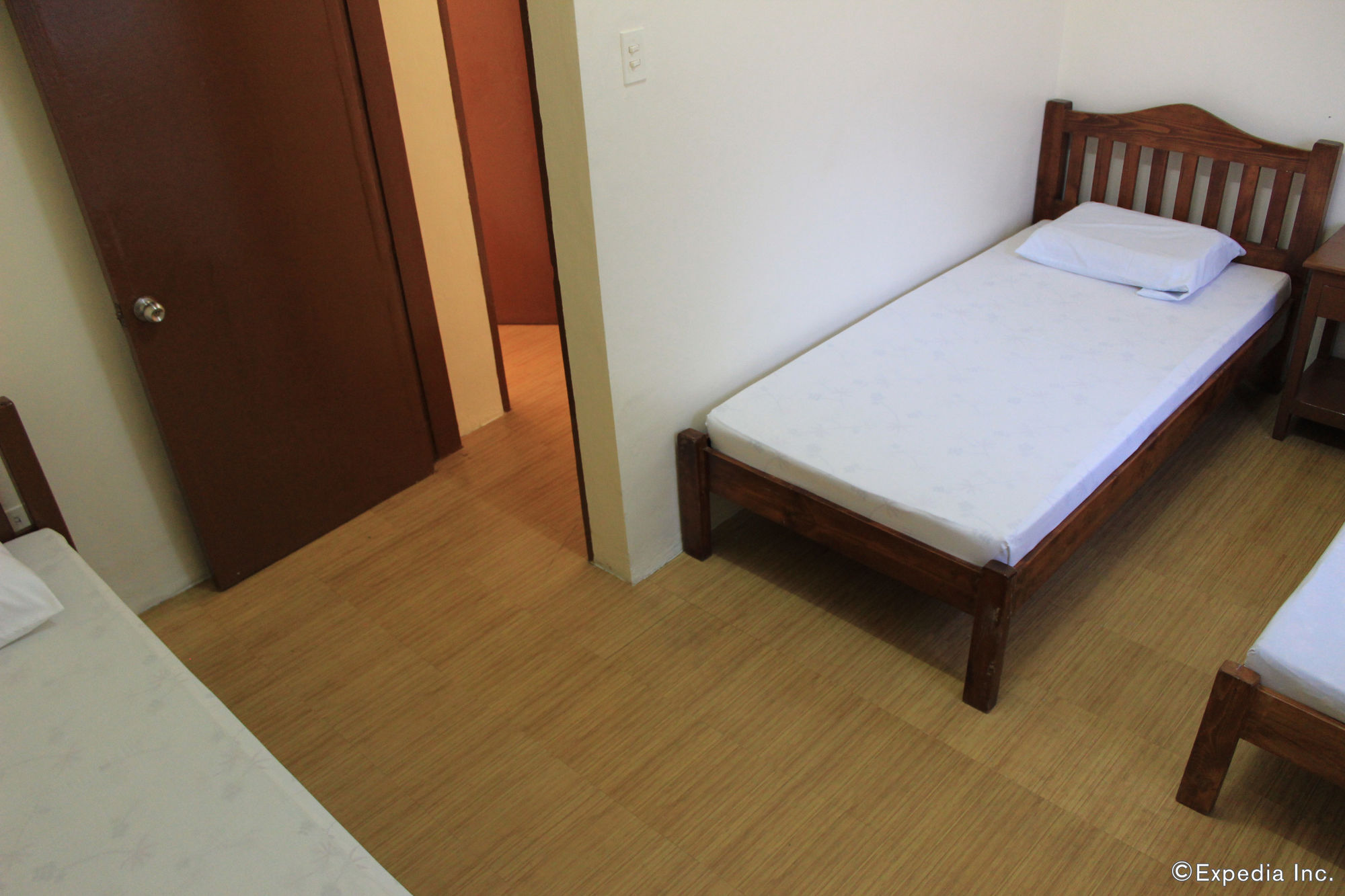 Coron Town Traveller'S Dormitory Exterior photo